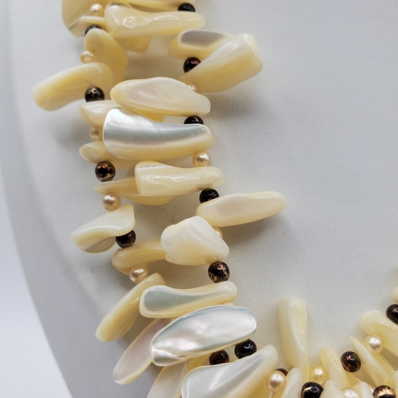 Off White Shell Choker Two Strand Necklace Beaded Vintage MOP Jewelry MCM - Picture 3 of 6